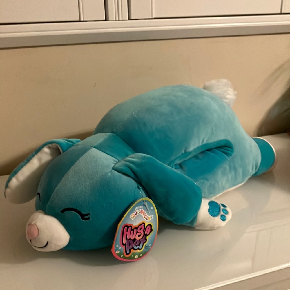 Squishmallow Easter Bunny “Hug-a-Pet”!
